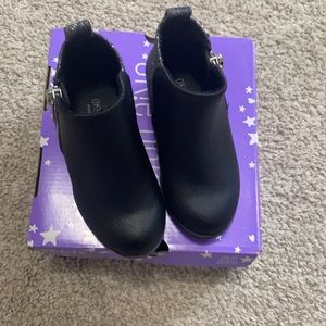 Okie dokie size toddler 6M shoes NWT.